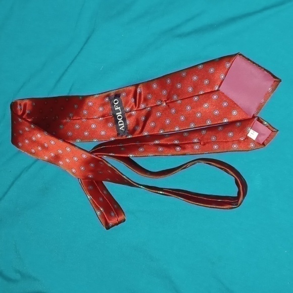 VGUC - Adolfo Red 100% Silk w/Tan, Blue & Black Small Hexagons Men’s Tie - Picture 4 of 6